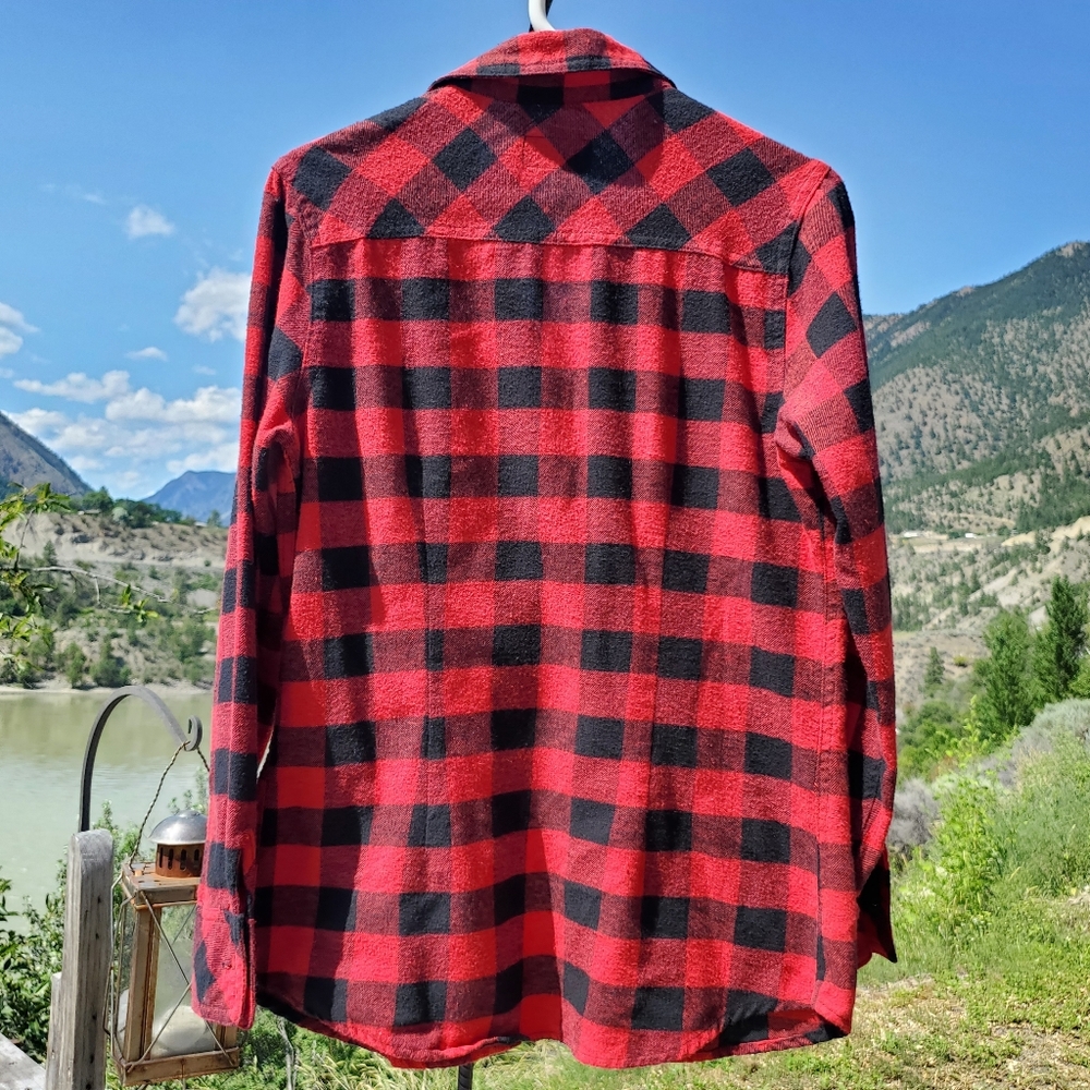 Red plain flannel shirt -‎ size small - Picture 2 of 3